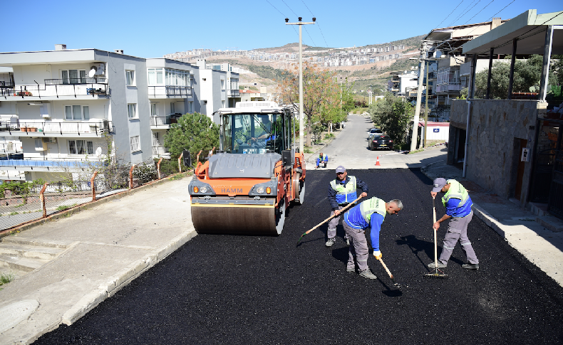 Bornova’da yollar hızla yenileniyor