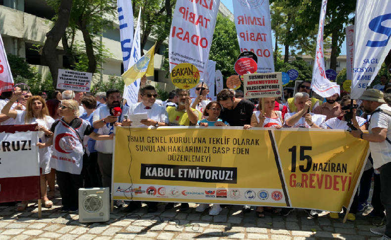 İzmir'de sağlıkçılar iş bıraktı!