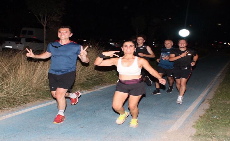 İzmirliler 'En Kısa Gece Eğlence Koşusu'nda buluştu