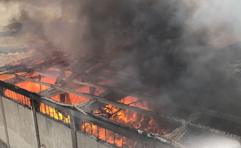 Menemen’de deri fabrikasında yangın