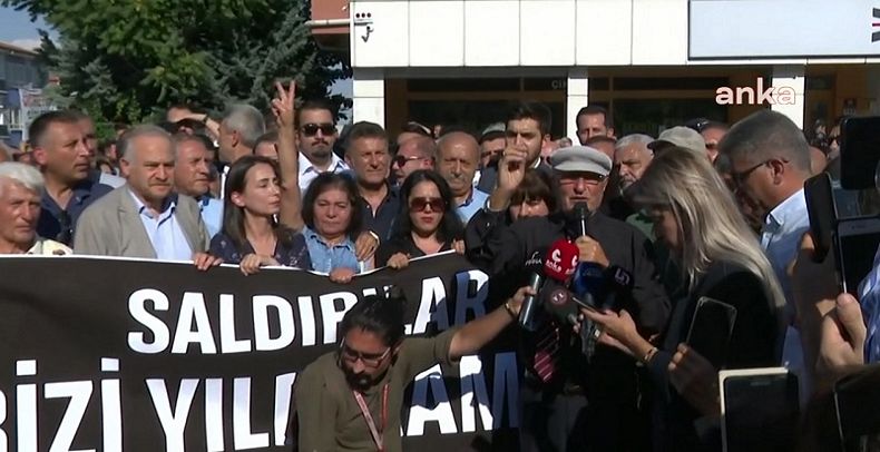 Aleviler saldırıları protesto etti; Hükümete uyarı