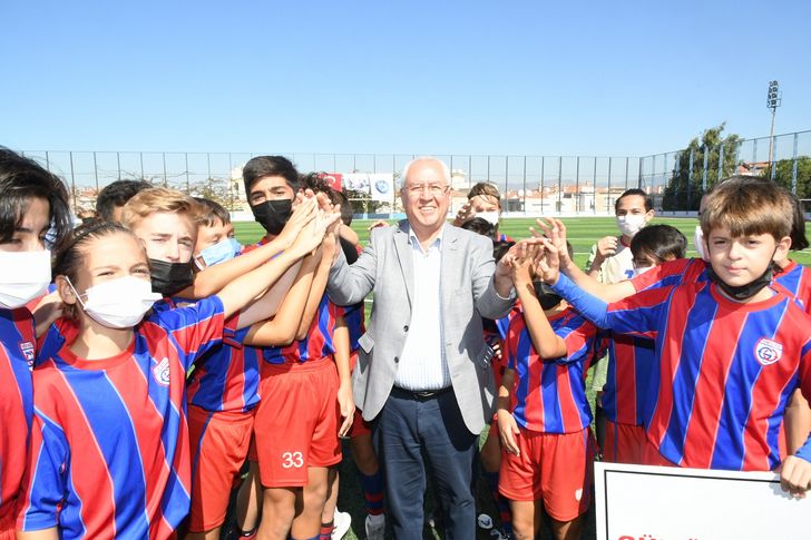 Atatürk Gençlik ve Spor Merkezi hızla yükseliyor