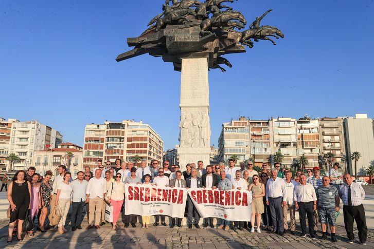 Batur: Srebrenitsa’nın acısı yüreğimizde