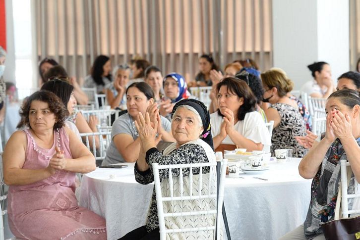 CHP İl Başkanı Yücel ve milletvekilleri ev kadınlarıyla buluştu; Kim ne mesaj verdi?