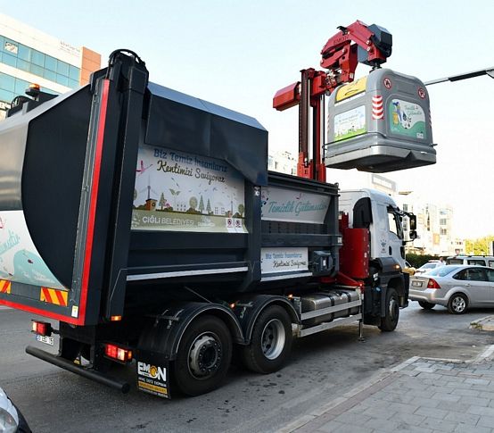 Çiğli’de çöp konteynerleri yenileniyor