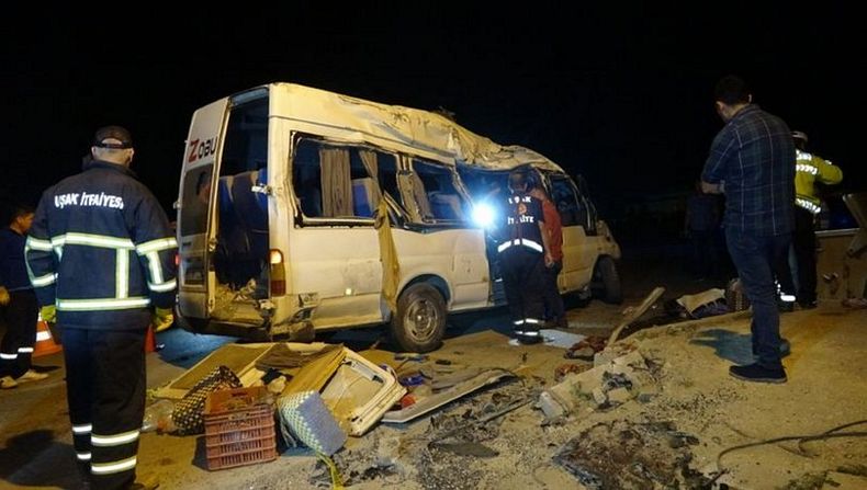 İşçileri taşıyan minibüs devrildi: 1 ölü, 3'ü ağır 14 yaralı
