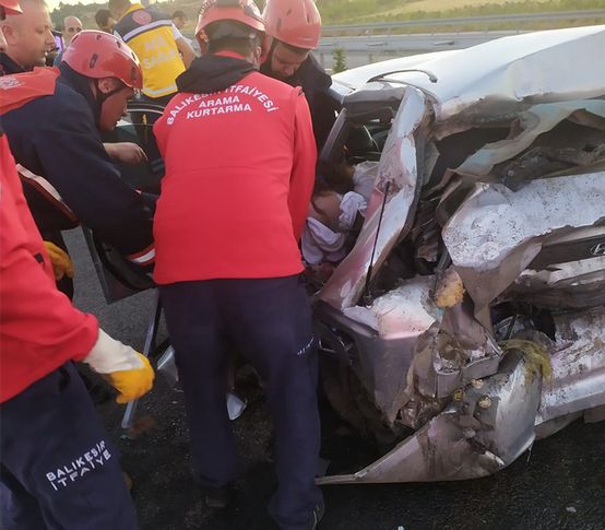 İstanbul İzmir Otobanı'nda feci kaza...5 kişi hayatını kaybetti