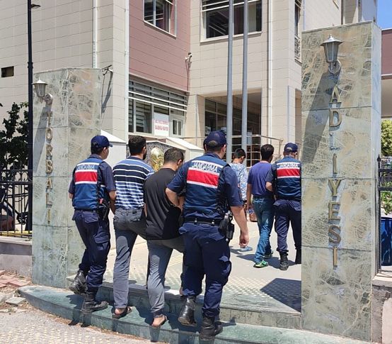 İzmir'de aranan hükümlüler JASAT'tan kaçamadı