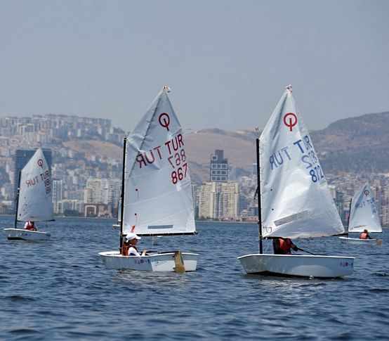 İzmir Körfez Festivali’nin ikinci gününde renkli görüntüler