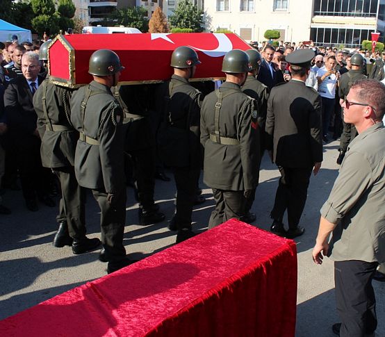 İzmir şehidini gözyaşlarıyla uğurladı