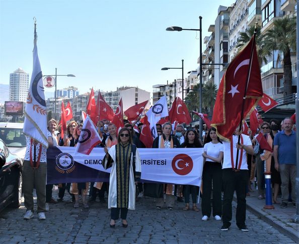 İzmir'de 'Demokrasi Yürüyüşü'