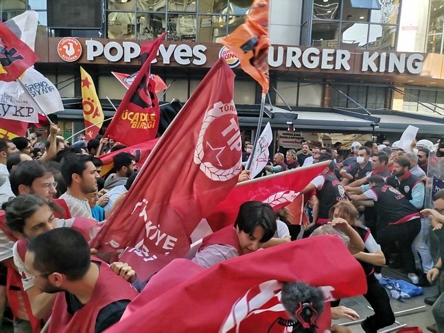 İzmir'de Suruç eylemine polis müdahalesi: 19 gözaltı