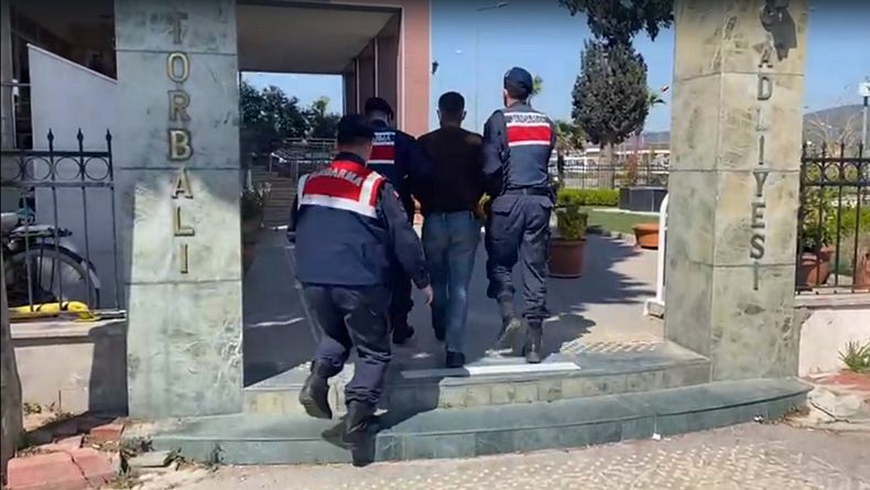 İzmir'in 8 ilçesinde zehir baskını: 48 gözaltı