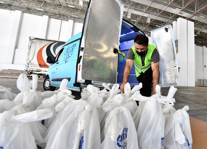 İzmir’de dayanışma sürüyor; Büyükşehir’den 40 milyon liralık destek