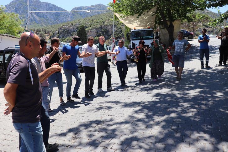 Karaburun’da emekçinin yüzünü güldüren toplu sözleşme