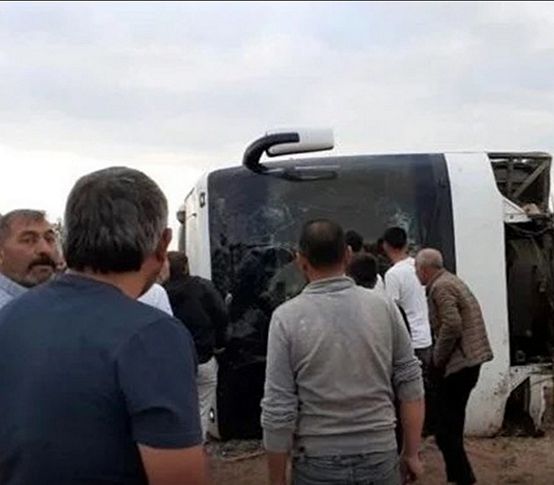Kayseri'de tur otobüsü devrildi: 30 yaralı