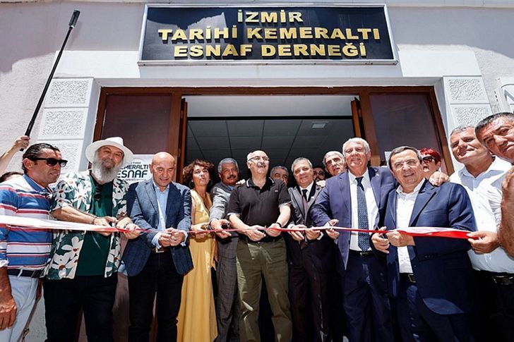 Kemeraltı Esnaf Derneği'nin yeni binası açıldı