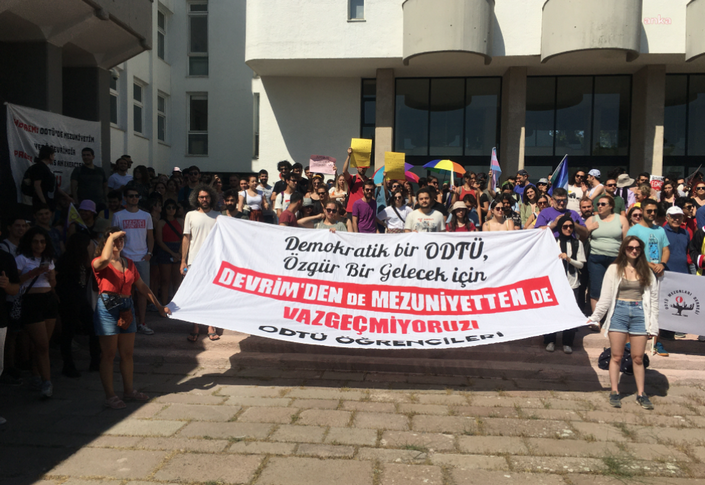 ODTÜ’lü öğrencilerden 'Devrim' protestosu