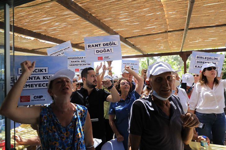 Seferihisar ayakta! Sığacık Yat Limanı’nın genişletilmesi kararı protesto edildi