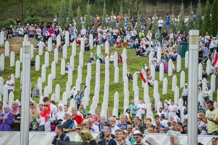 Srebrenitsa şehitleri soykırımın merkezinde anıldı! Soyer: Barışı katledenleri unutmayacağız