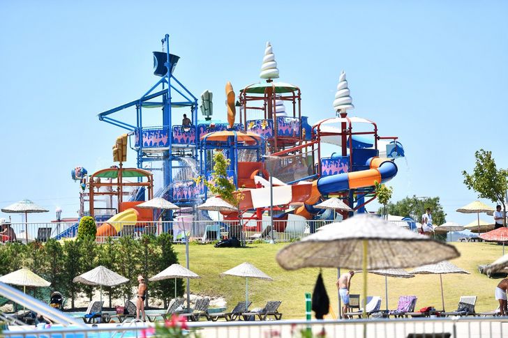 Yaz sıcaklarında eğlencenin merkezi Oasis Aquapark