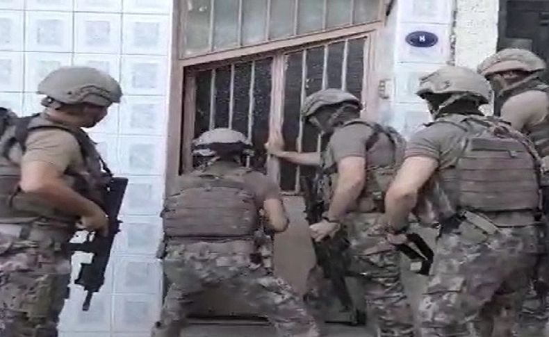 29 kişi gözaltına alındı: İzmir polisinden filmleri aratmayan operasyon