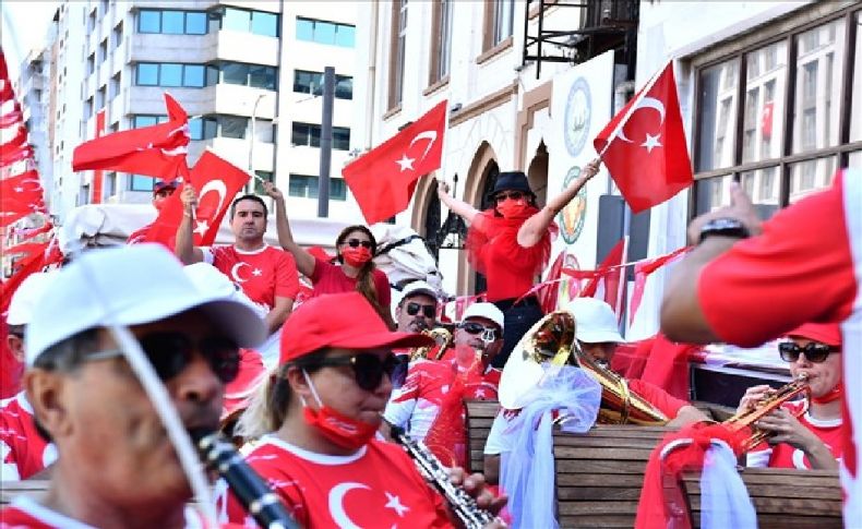 30 Ağustos coşkusu İzmir’i sardı: İlçe ilçe zafer kutlamaları