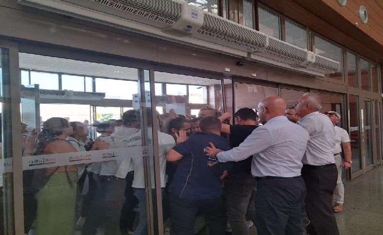 Büyükşehir Meclisi öncesi olay çıktı: İşten çıkarılan işçiler meclis binasını bastı