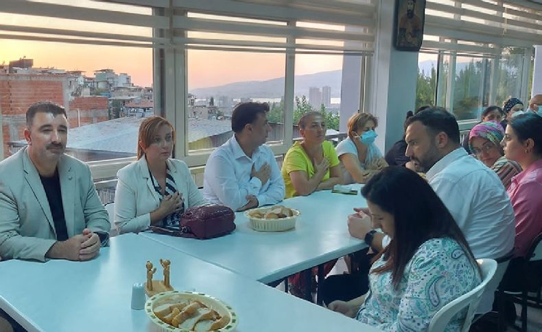 AK Parti İzmir ailesi Cemevi’nde vatandaşlarla oruç açtı