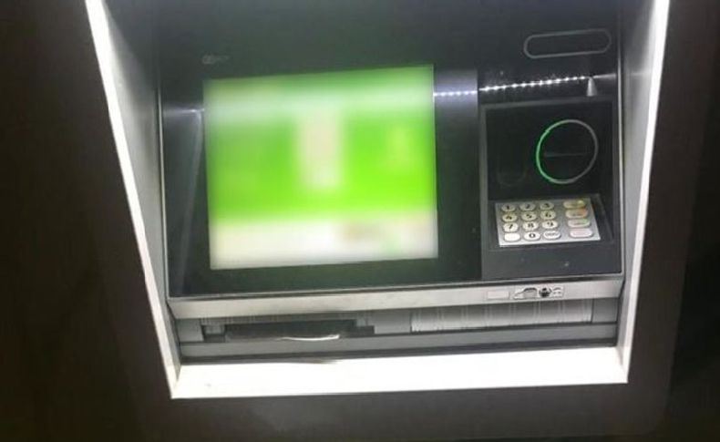 ATM'ye fazladan yüklenen paralar yola saçıldı