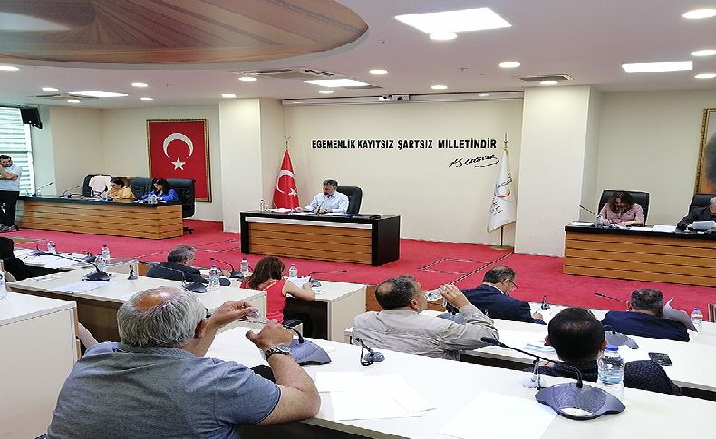 Bayraklı’da ‘manifesto’ tartışması… Başkan Sandal’dan rest: Ben daha buradayım