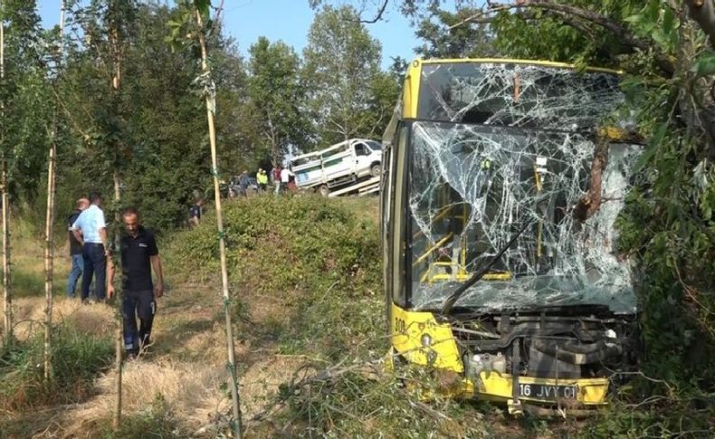 Belediye otobüsü, kamyonete çarptı: 2'si ağır, 21 yaralı!