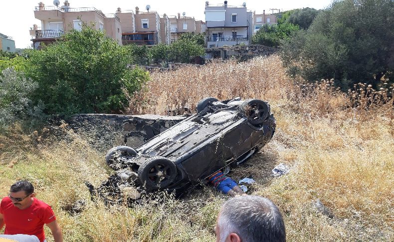 İzmir'de takla atan araçtaki 4 genç ölümden döndü