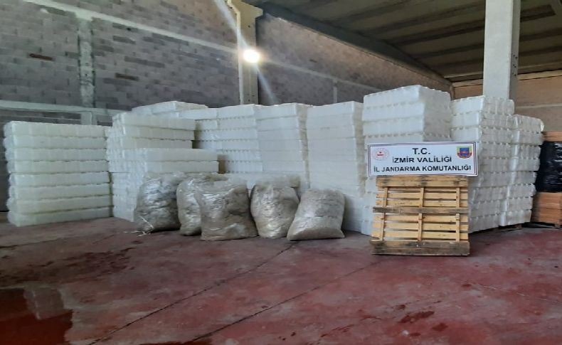 İzmir’de sahte içki tacirlerine darbe: 25 ton kaçak alkol ele geçirildi