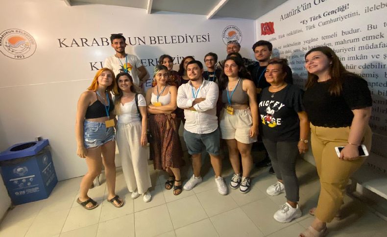 Karaburun Belediyesi üniversite adaylarının yanında