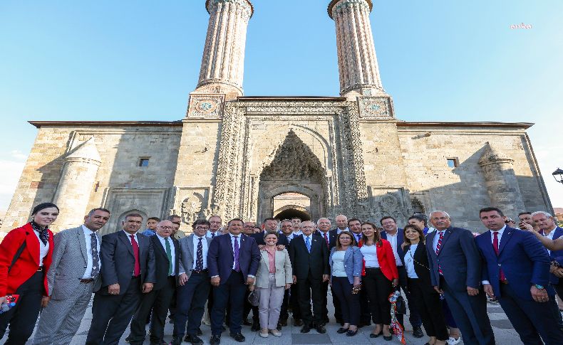 Kılıçdaroğlu Çifte Minareli Medrese'yi ziyaret etti