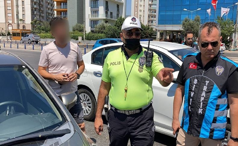 Korsan taksiciye suçüstü: 700 liraya Çeşme'ye götürecekti