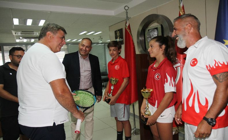 KSK Tenis Şubesi'nden Başkn Tugay'a ziyaret