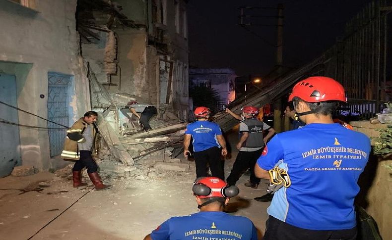 Metruk binanın duvarları çöktü: Konak'ta felakete ramak kaldı