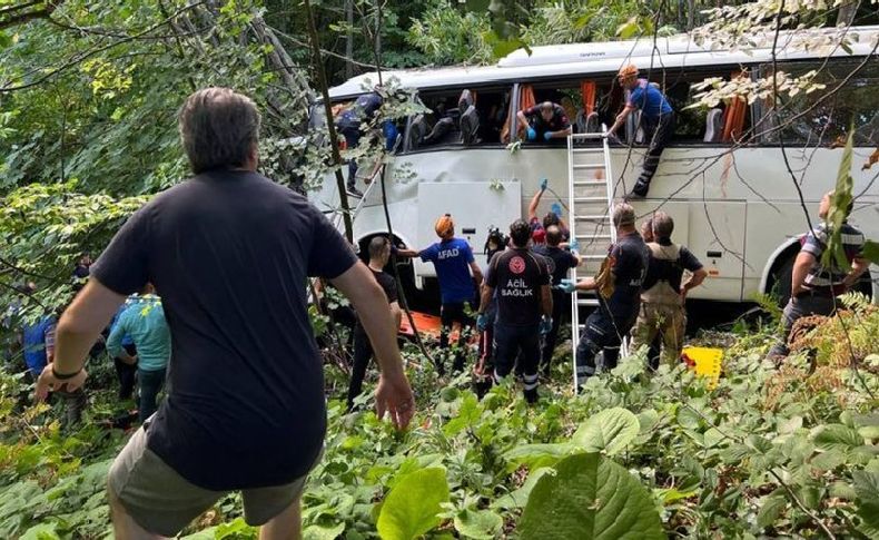 Tur otobüsü devrildi: Ölü ve yaralılar var