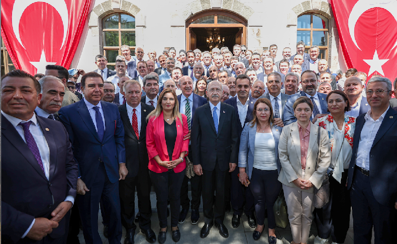 CHP lideri Kılıçdaroğlu milletvekillerini İzmir'de topluyor! Üç günlük kamp