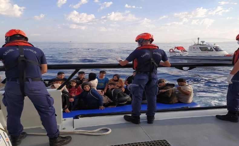 İzmir açıklarında 59 göçmen kurtarıldı, 39 göçmen yakalandı