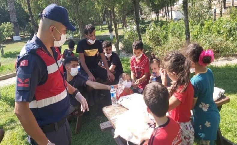 İzmir'de jandarma 794 düzensiz göçmen ve 7 organizatör yakaladı