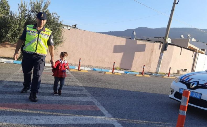 İzmir'de jandarmadan okul ve çevresi denetimi