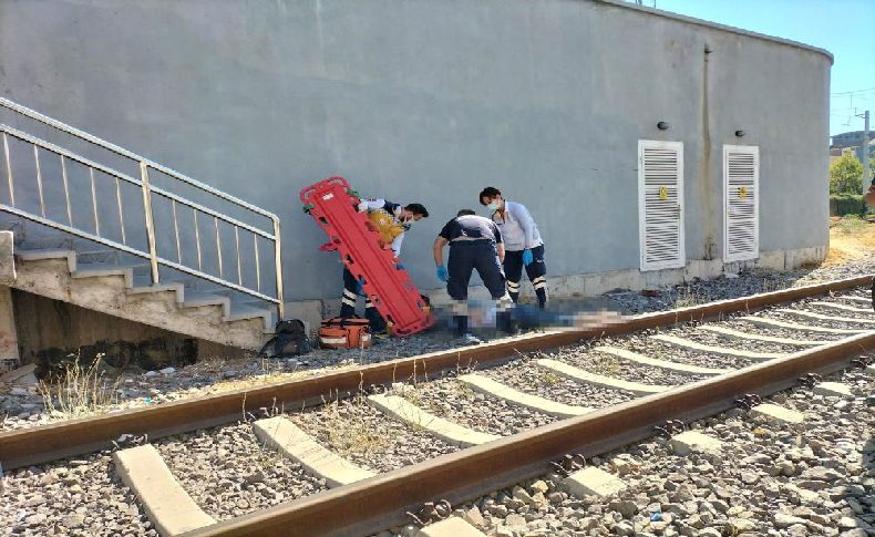İzmir'de yük treninin çarptığı kadın hayatını kaybetti