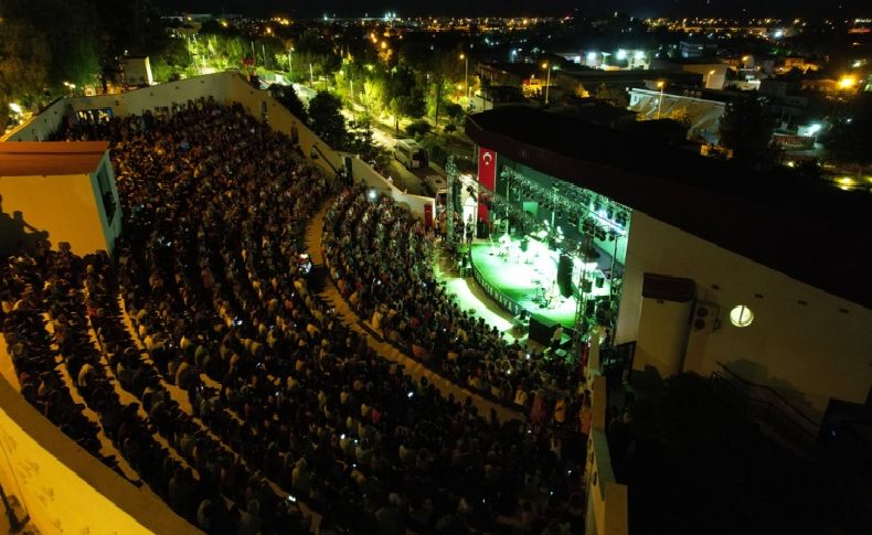 Kardeş Türküler Güzelbahçe’yi salladı