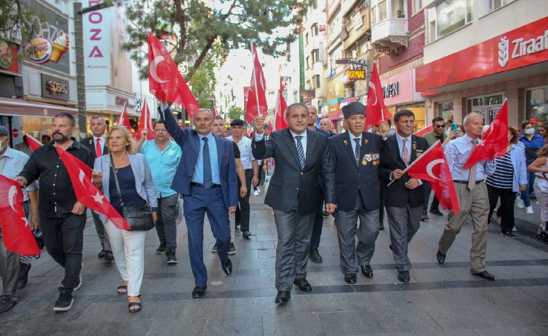 Karşıyaka'da gazilerden anlamlı yürüyüş!