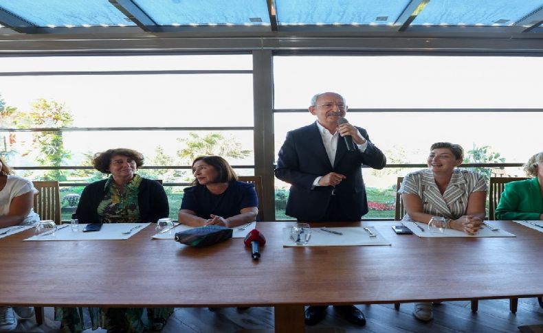 Kılıçdaroğlu, CHP Milletvekillerinin eşleri ile çay sohbetine katıldı