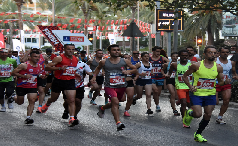 Kurtuluşun 100. yılında İzmir Maratonu’na rekor başvuru