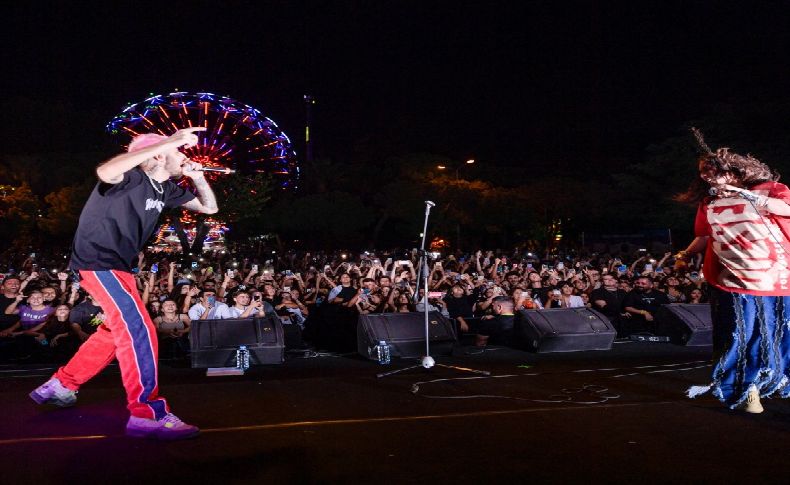 Lil Zey ilk solo konserini “Evim” dediği İzmir Fuarı’nda verdi
